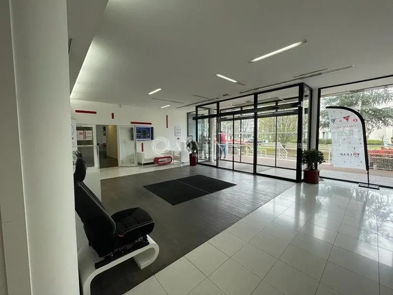 Office in Vélizy-Villacoublay for lease Lobby- Image 1 of 3