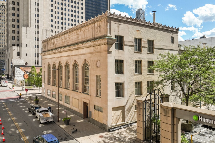 245 N Superior St, Toledo, OH for lease - Building Photo - Image 2 of 5