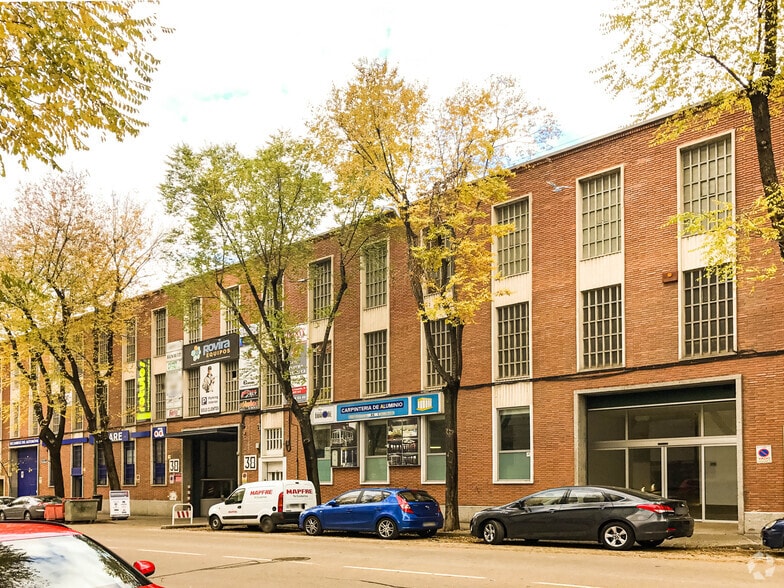 Calle Julián Camarillo, 38, Madrid, Madrid for lease - Primary Photo - Image 1 of 2