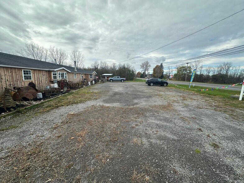 14462 W Ridge Rd, Albion Town Orleans, NY à vendre - Photo du bâtiment - Image 2 de 18