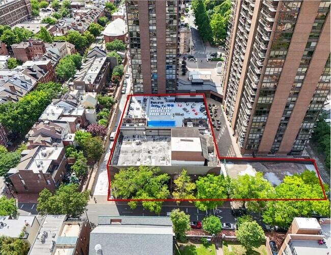 More details for 220-250 S 5th St, Philadelphia, PA - Retail for Sale