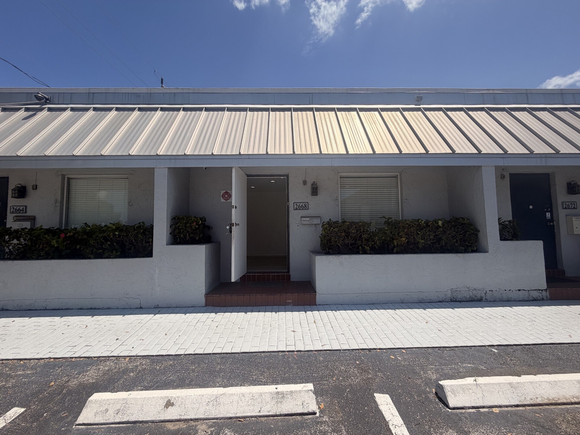 2696 NW 31st Ave, Lauderdale Lakes, FL for lease Building Photo- Image 1 of 6