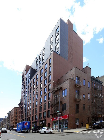 751 E 6th St, New York, NY à louer - Photo du bâtiment - Image 2 de 6
