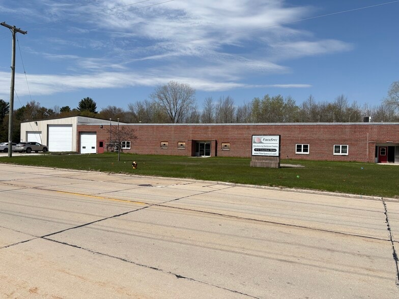1912 Columbus St, Two Rivers, WI for sale - Building Photo - Image 3 of 27