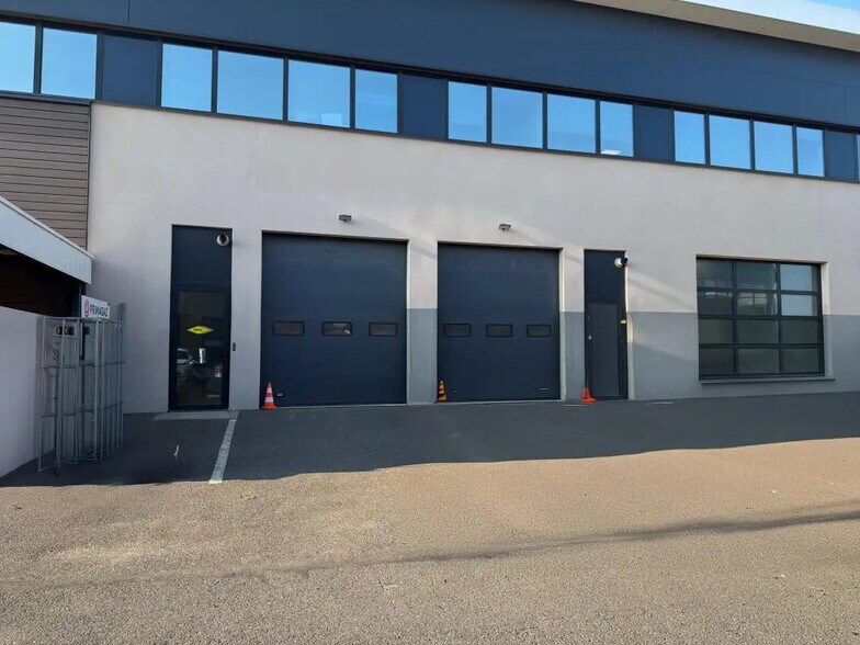 Flex in Gennevilliers for lease - Building Photo - Image 2 of 9