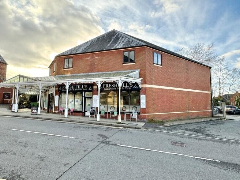 Station Crescent, Llandrindod Wells à louer - Photo du bâtiment - Image 2 de 5