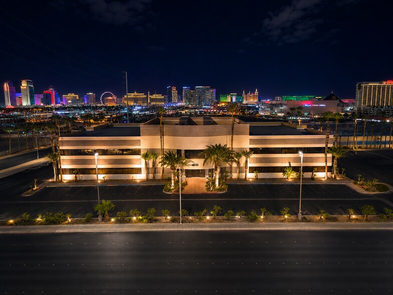 4530 S Decatur Blvd, Las Vegas, NV à vendre - Photo du bâtiment - Image 2 de 25