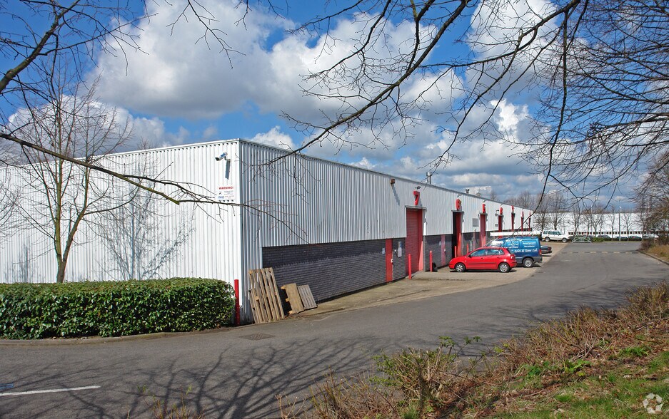 1-7 Clarke Rd, Milton Keynes for lease - Building Photo - Image 1 of 5