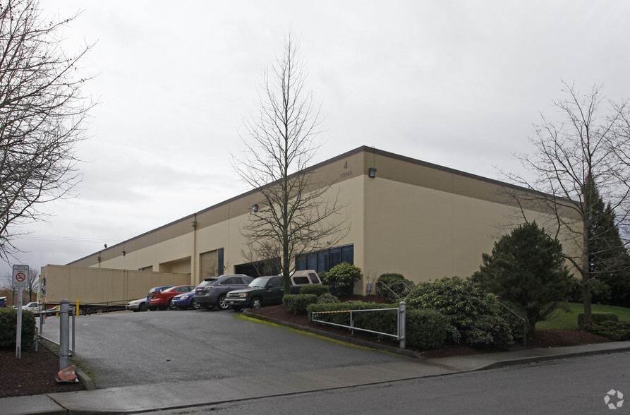 19505 SW 97th Ave, Tualatin, OR for lease - Primary Photo - Image 1 of 5