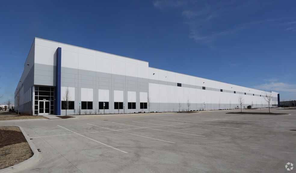 1365-1395 Brewster Creek Blvd, Bartlett, IL for lease - Building Photo - Image 3 of 5