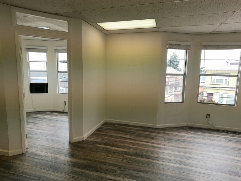 4609-4695 Telegraph Ave, Oakland, CA for lease - Building Photo - Image 2 of 7