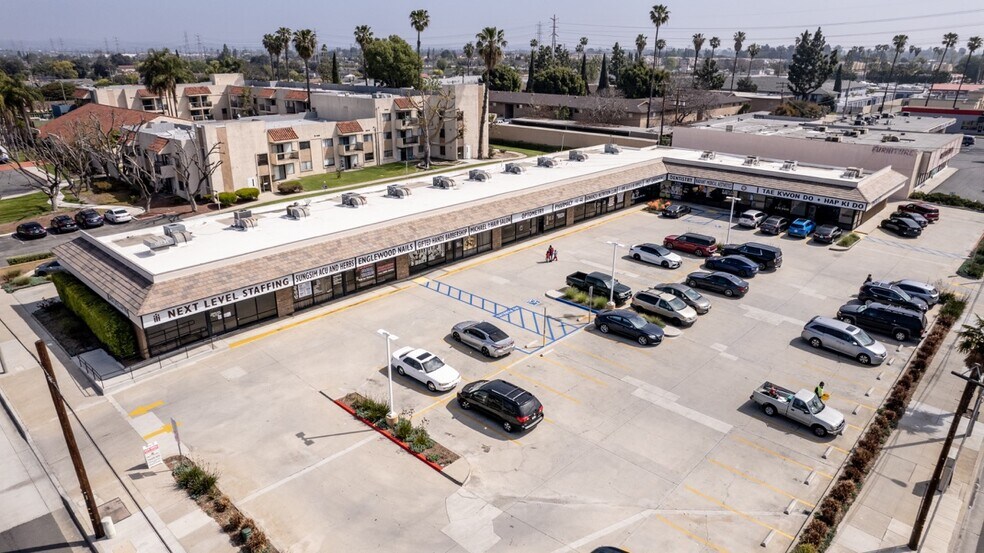 2795 W Lincoln Ave, Anaheim, CA à louer - Photo du bâtiment - Image 1 de 4