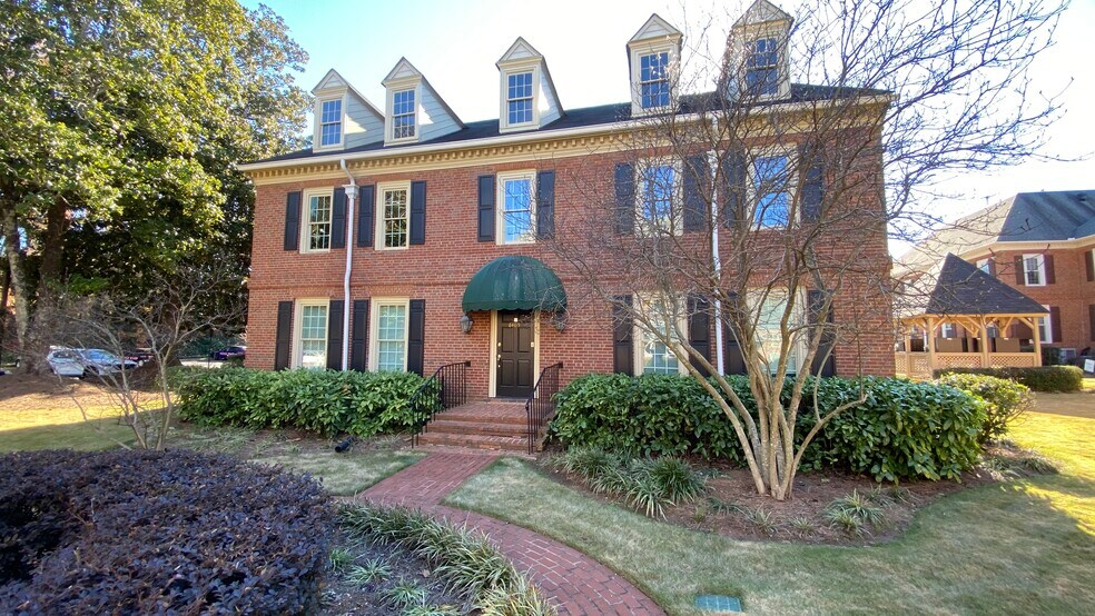 8409 Dunwoody Pl, Sandy Springs, GA à louer - Photo du bâtiment - Image 2 de 4