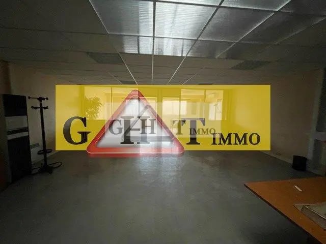 Industrial in Neuilly-sur-Marne for lease Interior Photo- Image 1 of 2