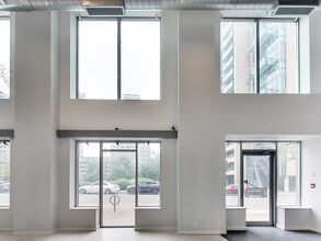 50 Lynn Williams St, Toronto, ON à louer Photo du bâtiment- Image 2 de 23