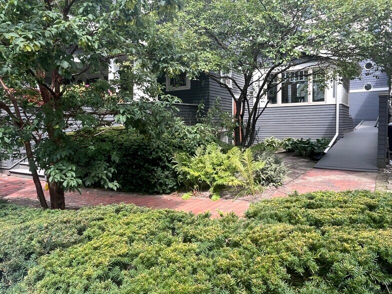 415 S West St, Royal Oak, MI à louer - Photo du bâtiment - Image 3 de 12