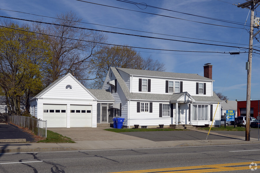 24 Newport Ave, Pawtucket, RI for sale - Building Photo - Image 1 of 1