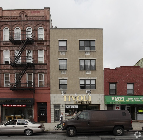 327 Graham Ave, Brooklyn, NY for lease - Building Photo - Image 2 of 5