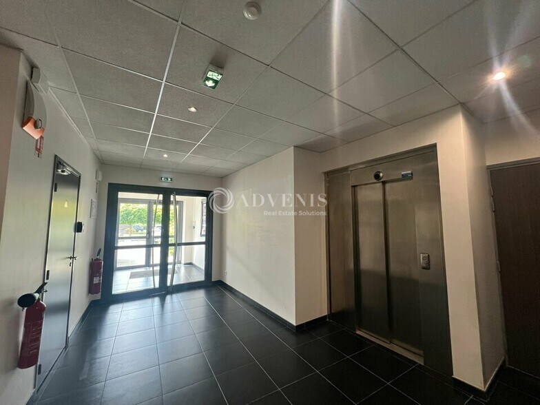 Office in Wasquehal for sale - Lobby - Image 3 of 7