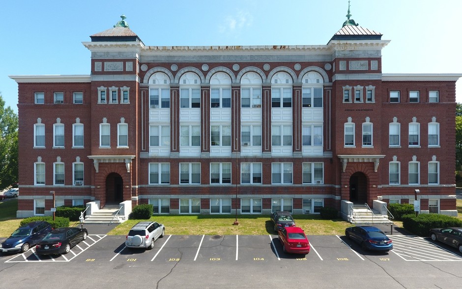 19 Wood St, Lewiston, ME for sale - Primary Photo - Image 1 of 1