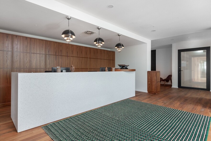 New North Rd, Exeter for lease - Interior Photo - Image 2 of 9