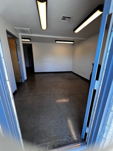 302 W Melinda Ln, Phoenix, AZ à louer - Photo du bâtiment - Image 2 de 4