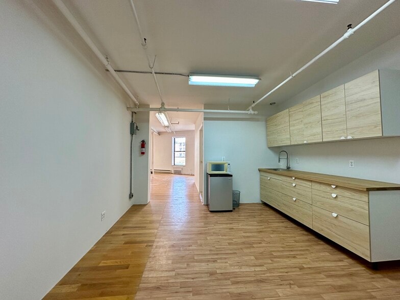 429 S 5th St, Brooklyn, NY for lease - Building Photo - Image 3 of 4