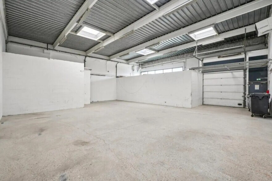 Flex in Gennevilliers for lease - Building Photo - Image 1 of 11