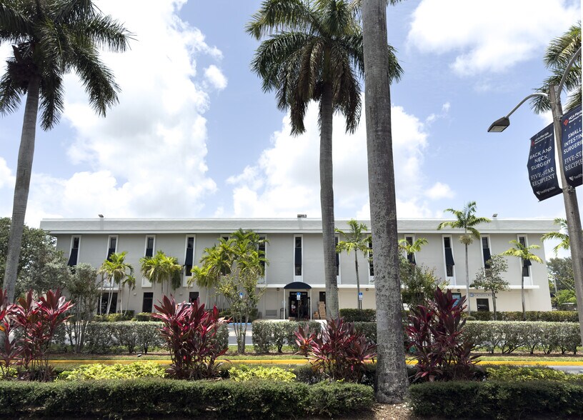 7301 N University Dr, Tamarac, FL à louer - Photo du bâtiment - Image 2 de 25