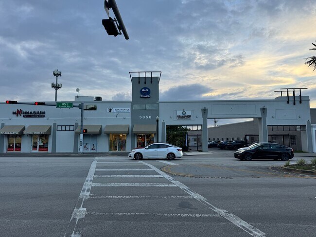 Plus de détails pour 5050 Biscayne Blvd, Miami, FL - Commerce de détail à louer