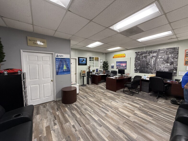 10548 Victory Blvd, North Hollywood, CA à vendre - Photo du bâtiment - Image 2 de 8