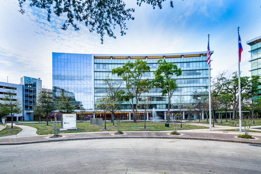 12140 Wickchester Ln, Houston, TX à louer - Photo du bâtiment - Image 3 de 16