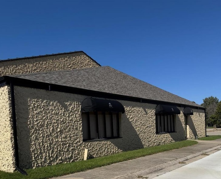 2960 4th St SW, Mason City, IA à vendre - Photo du bâtiment - Image 3 de 11