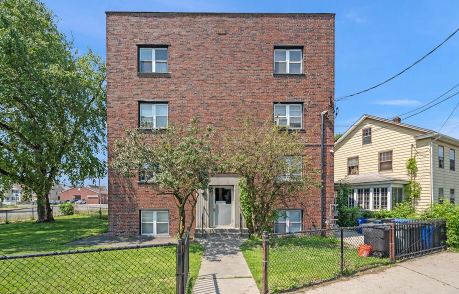 305 Parrott Ave, Bridgeport, CT à vendre - Photo du bâtiment - Image 1 de 15