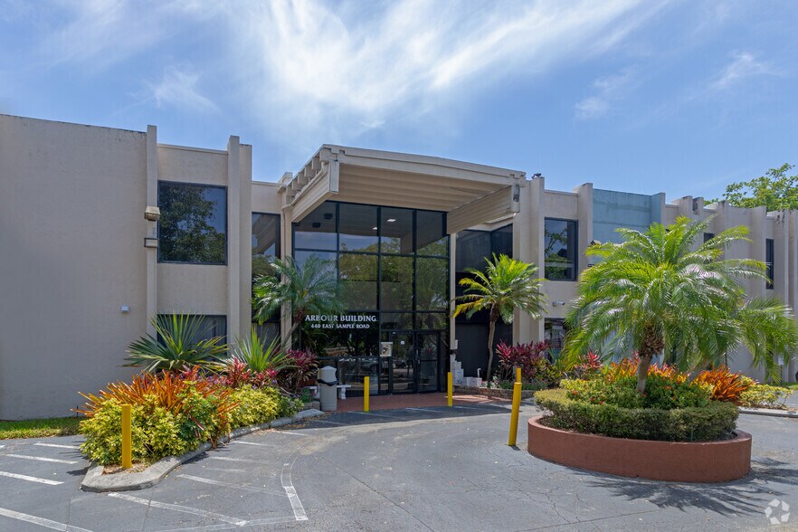 440 E Sample Rd, Pompano Beach, FL à louer - Photo du bâtiment - Image 1 de 4