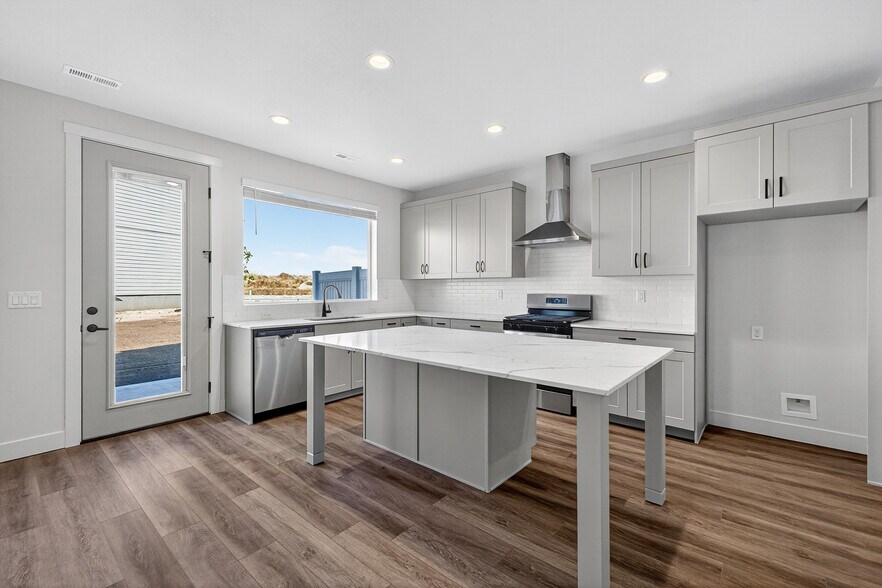 2770 N 2775 W, Plain City, UT à vendre - Photo du bâtiment - Image 3 de 23