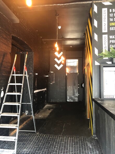 39 Upper Gardner St, Brighton for lease - Lobby - Image 3 of 5