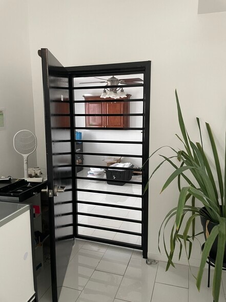 6108 S 46th West Ave, Tulsa, OK à louer - Photo du bâtiment - Image 3 de 4