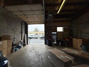 9107 Industry Dr, Manassas Park, VA à louer Photo intérieure- Image 2 de 5