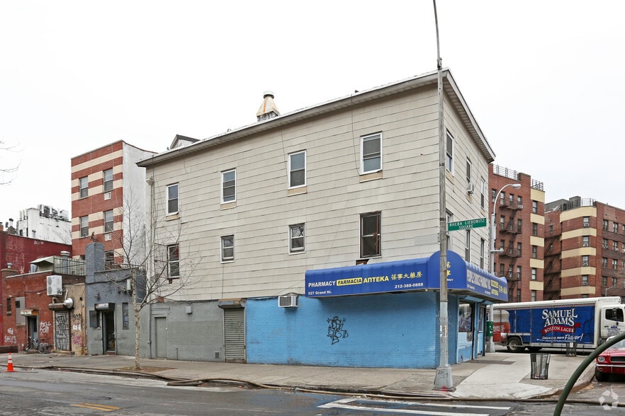 527 Grand St, New York, NY for lease - Building Photo - Image 2 of 4