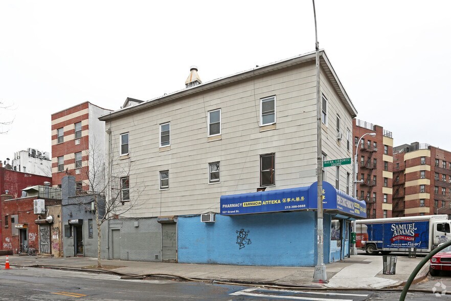 527 Grand St, New York, NY à louer - Photo du bâtiment - Image 2 de 4
