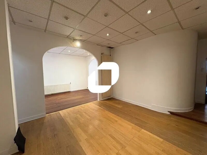 Office in Versailles for lease Interior Photo- Image 1 of 10