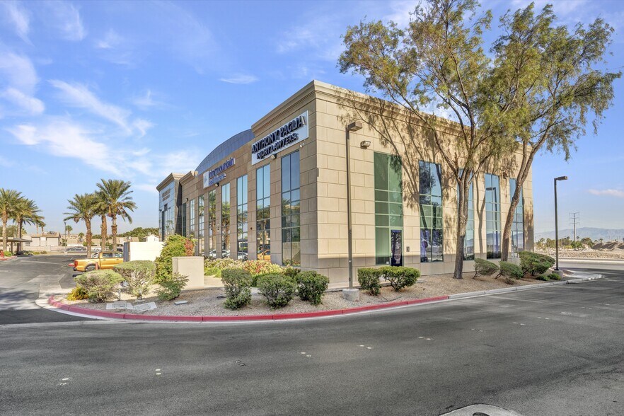 1397 Galleria Dr, Henderson, NV à louer - Photo du bâtiment - Image 2 de 8