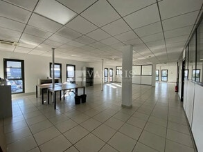 Flex in Saint-Priest for lease Interior Photo- Image 2 of 7