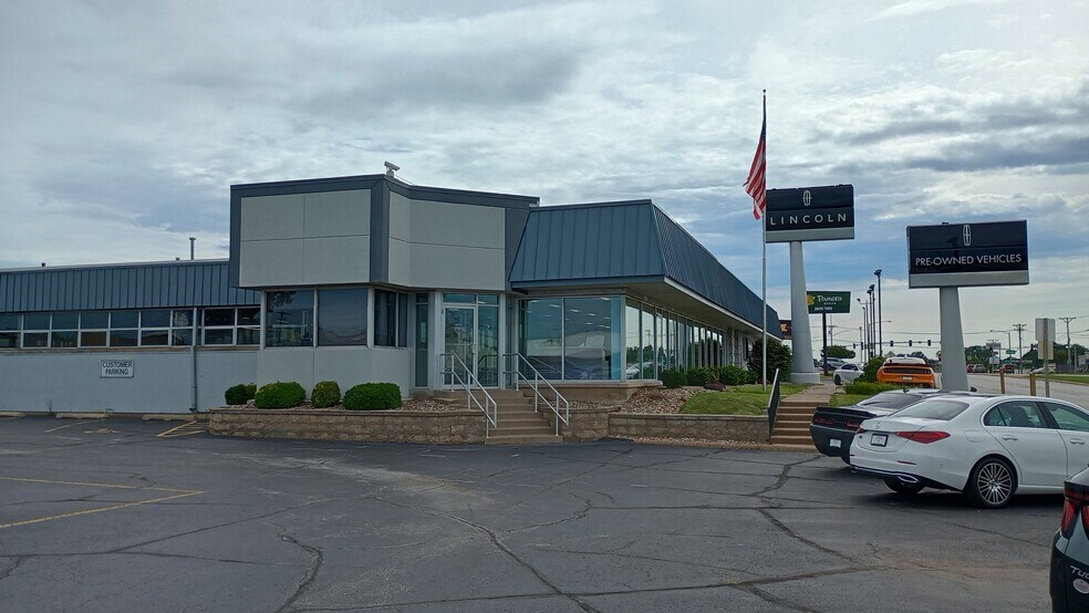 520 W Kimberly Rd, Davenport, IA à louer - Photo du bâtiment - Image 1 de 18