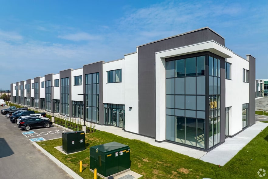 5266 Solar Dr, Mississauga, ON for sale - Building Photo - Image 3 of 20