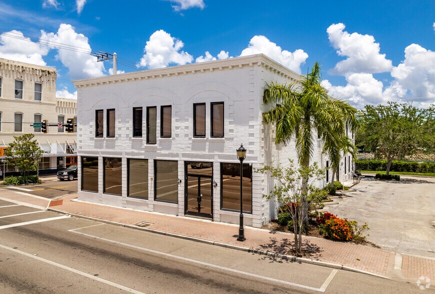 905 Manatee Ave E, Bradenton, FL à louer - Photo principale - Image 1 de 9