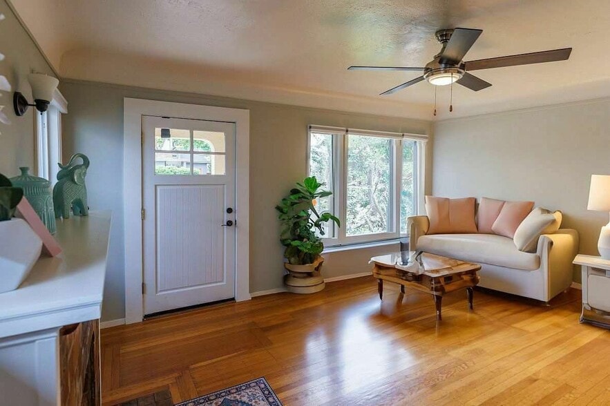 325-327 Hawthorne Ave, Palo Alto, CA for sale - Interior Photo - Image 3 of 19
