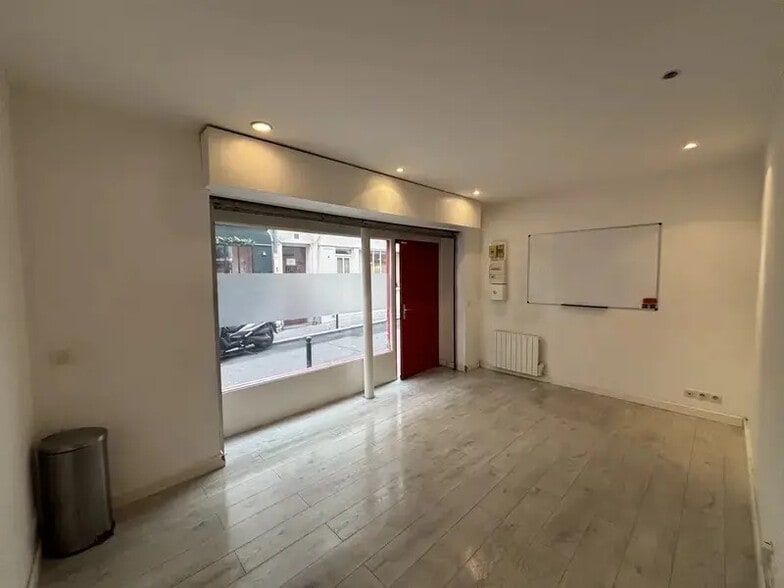 4 Rue Sainte-Marthe, Paris for sale - Interior Photo - Image 2 of 8