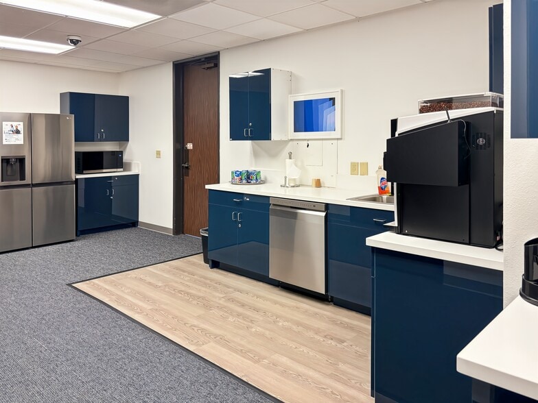 23820-23828 Hawthorne Blvd, Torrance, CA for lease - Building Photo - Image 2 of 8